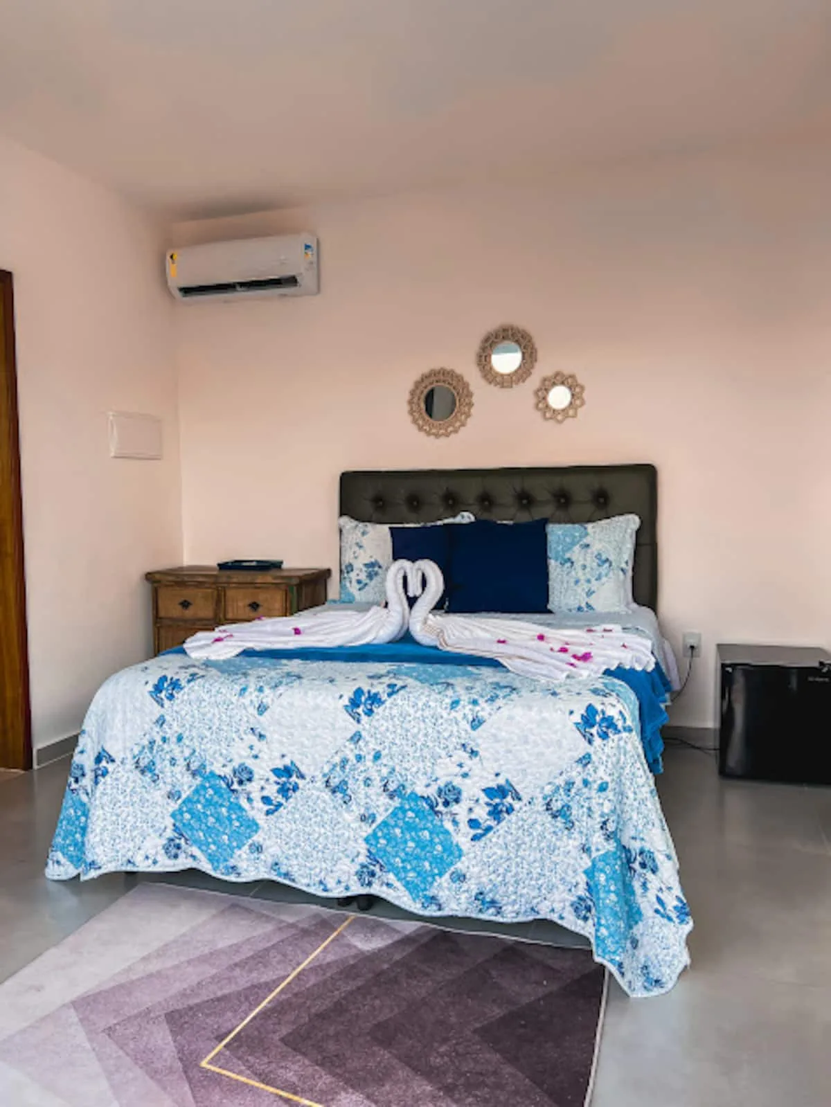 Loft suíte com cama queen, TV e ar-condicionado